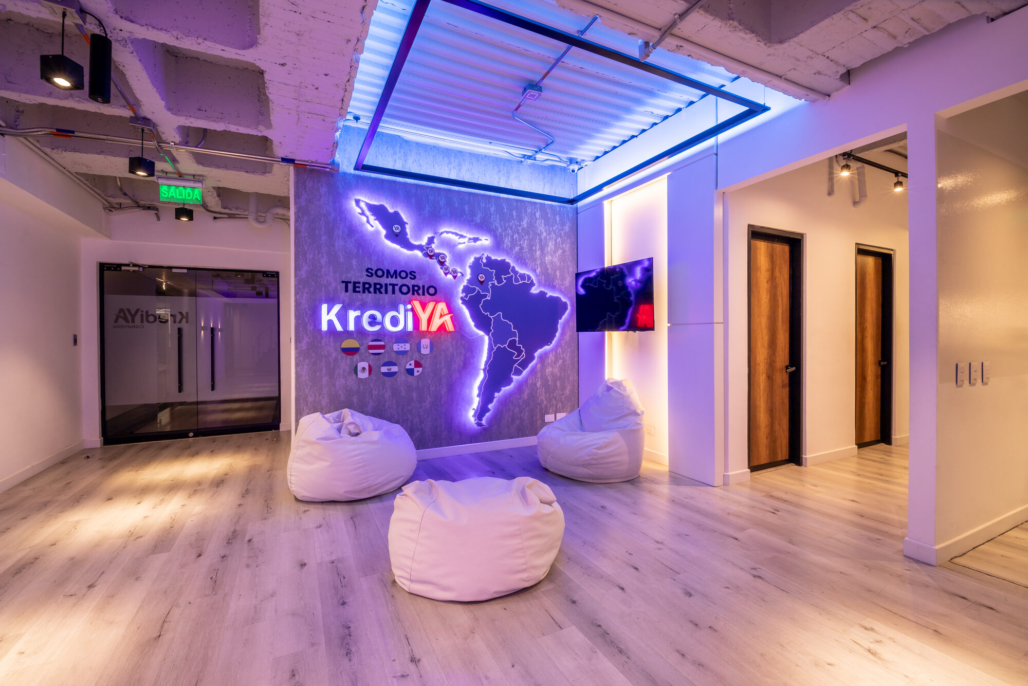 KrediYa — recepción, mapa iluminado de territorio